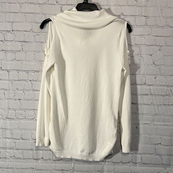 Hooked Up By IOT Shoulder Showing Sweater Size Large - Picture 2 of 5
